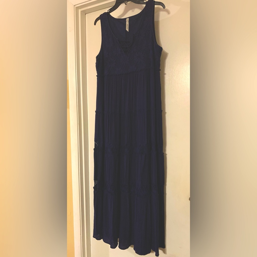 Navy blue sleeveless midi dress.